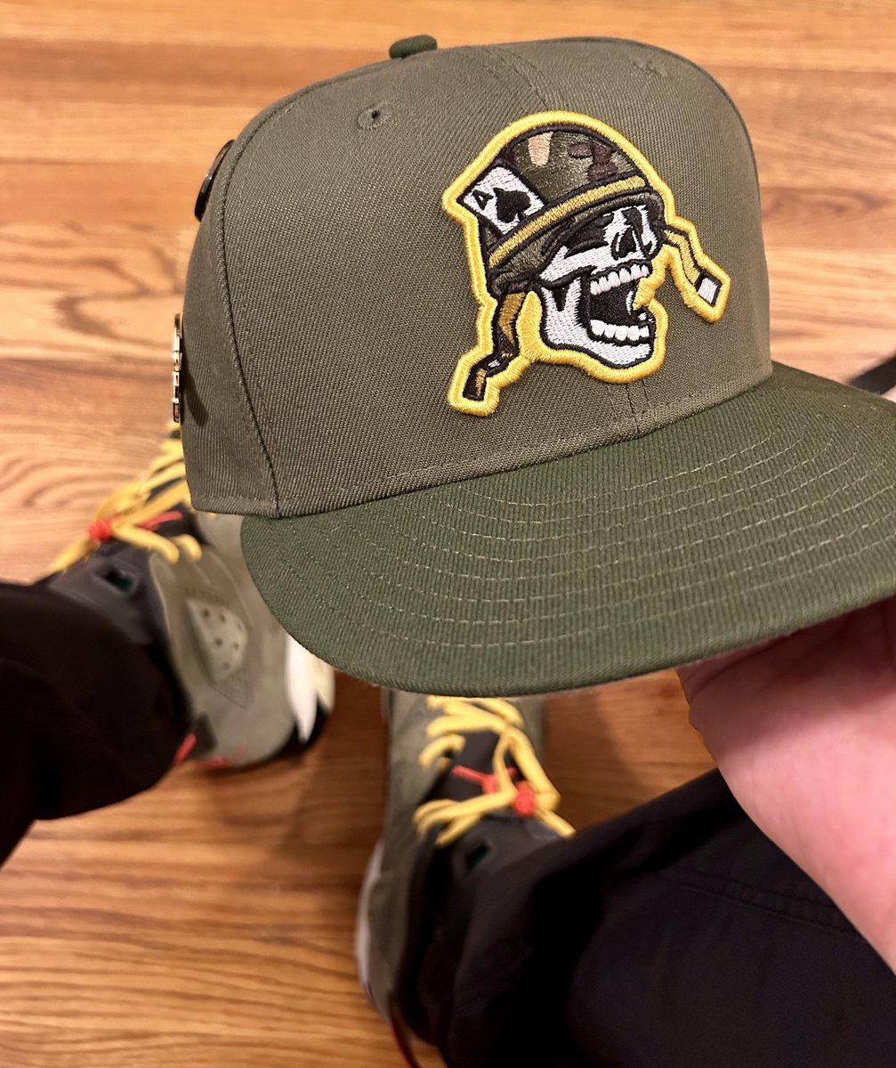 Cmd_Guap1's tweet image. Celebrating the 250th birthday of our United States Marine Corps with this FOTD designed by a Marine Vet and an amazing hat collector @edthehead64 

#PINdejos @PINdejos1