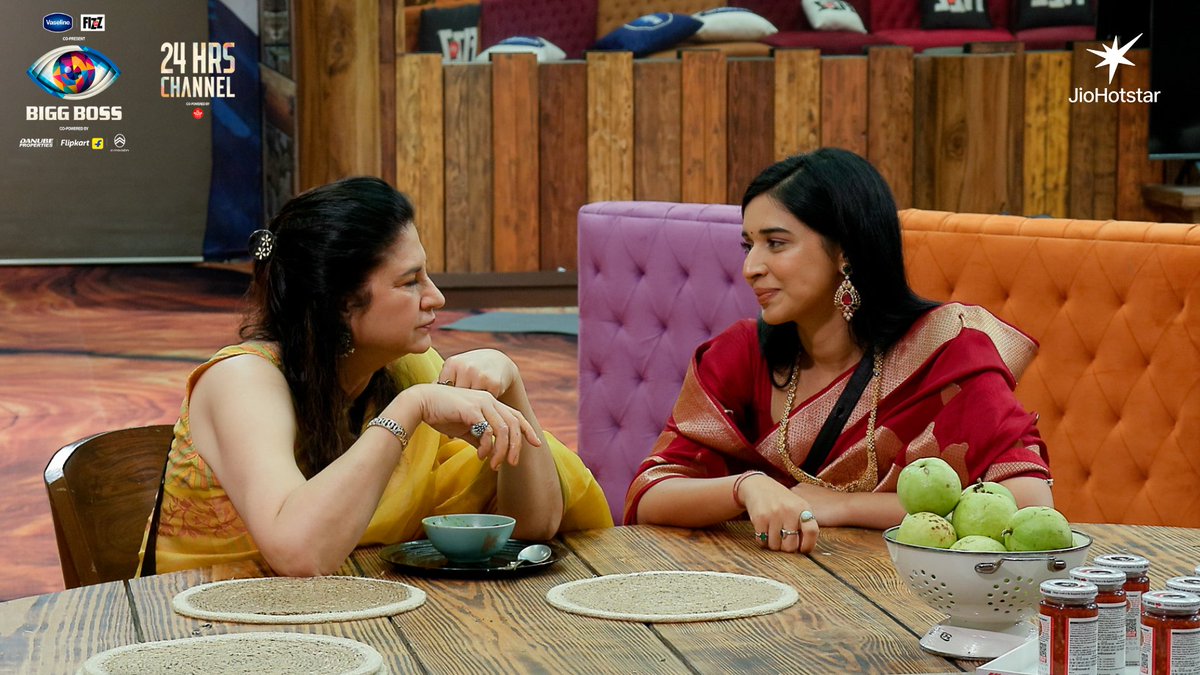 HotstarReality's tweet photo. @Kunickaa ne sunayi apni struggle ki kahani!
Kyun @itanyamittal ne kaha unhe role model? 

Catch the full story on #24HrsChannel of #BiggBoss19, streaming now, exclusively on #JioHotstar App.   

Watch now: https://t.co/h2PZHUQMXA https://t.co/eHcOS1ETKW
