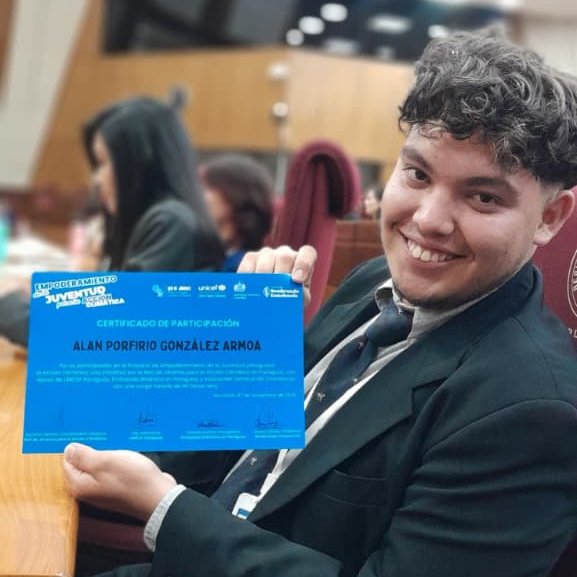 💚 Felicitamos a Alan González, estudiante de Fe y Alegría, por su participación en la Academia de Jóvenes Líderes por el Clima 🌿

El proceso formativo reunió a más de 70 jóvenes comprometidos con la acción climática y culminó con la Cumbre Nacional en el Congreso. 🌎👏 #COP30