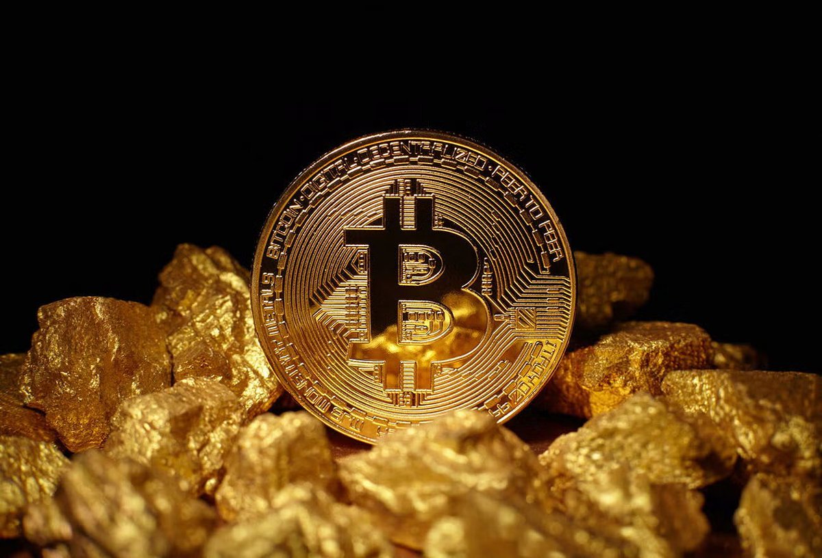 🇺🇸 President Trump said, "One day, #Bitcoin will overtake gold."