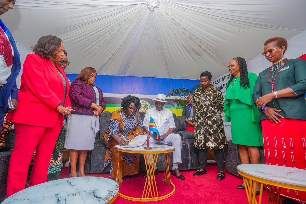 CSBeatriceMoe's tweet photo. The 25th East African Community (EAC) MSMEs Trade Fair is currently underway at Uhuru Gardens, Nairobi, after it opened its doors on 7th to 16th November 2025.

This morning, together with my colleague Hon. Dr. Wycliffe Oparanya, and members of the organizing committee, we visited the Kenya pavillion and EAC Secretariat exhibition stand as well as having a feel of the event spaces hosting exhibitors.

Over 3,000 exhibitors from all eight EAC partner states are showcasing a wide array of innovative products and services under the theme, "25 Years of EAC Integration: Advancing Innovation & Regional Value Chains for Competitive MSMEs".