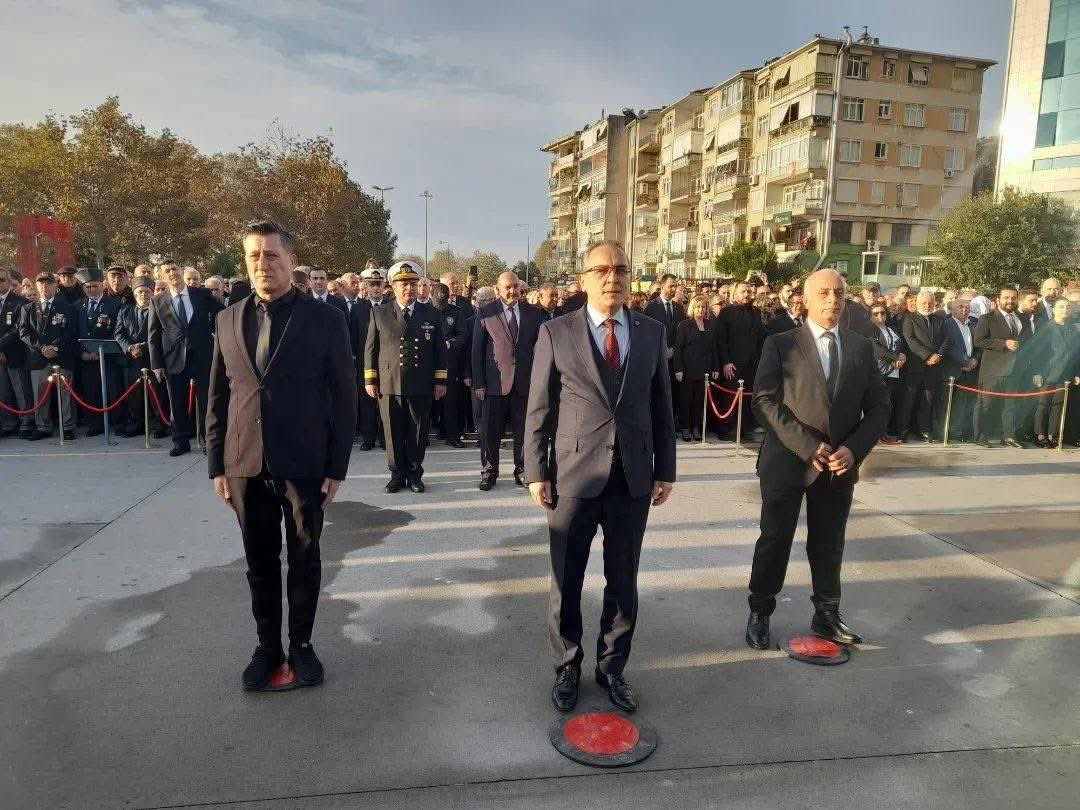Cumhuriyetimizin banisi, millî mücadelenin yol başçısı Gazi Mustafa Kemal Atatürk'ü ebediyete irtihalinin 87. yıl dönümünde rahmet ve minnetle andık. 

Ruhu şad olsun…

#Atatürk #10Kasım #SonDakika #Kartal 
<a href="/mhp_kartal/">MHP Kartal</a> <a href="/zkurtccc/">Zübeyir KURT🇹🇷</a>