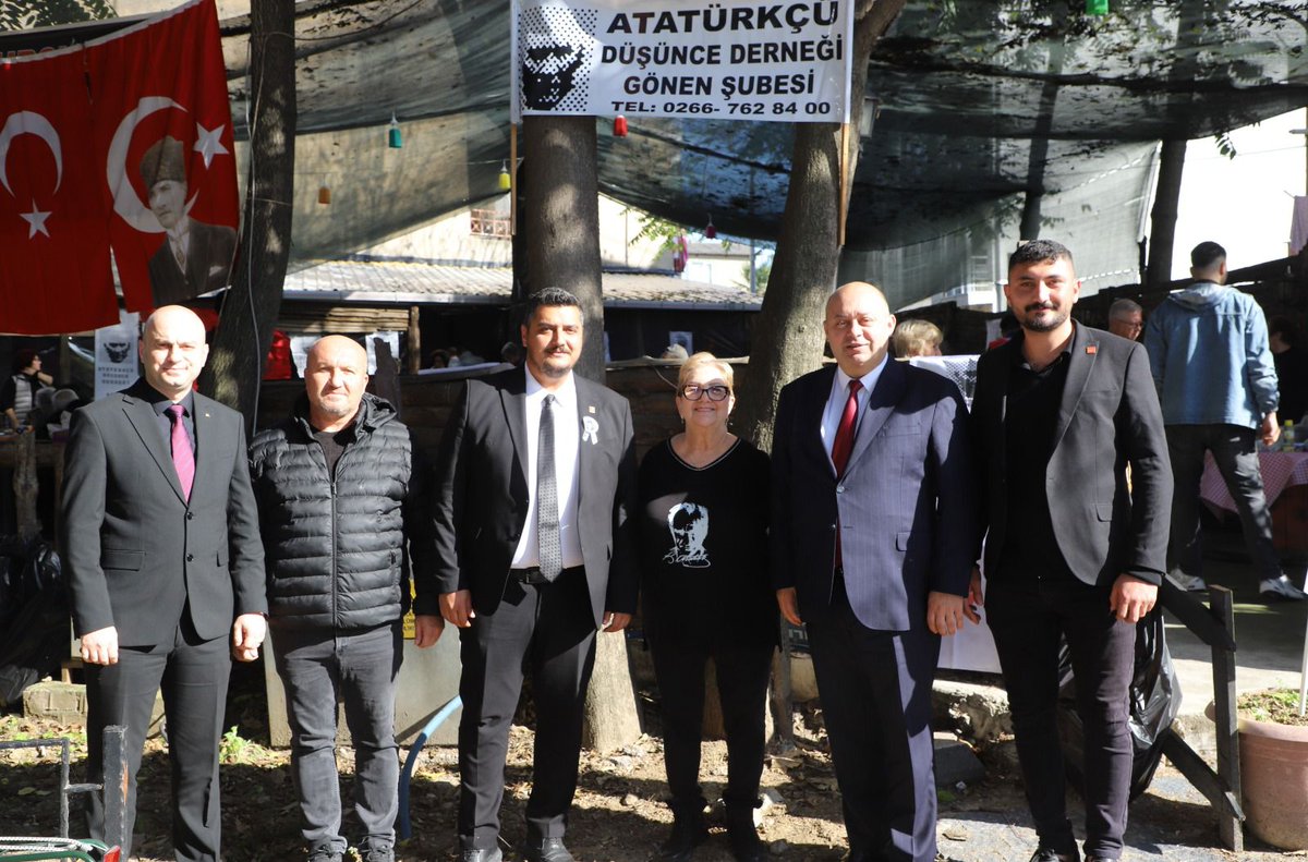 gonenicinchp's tweet photo. Atatürkçü Düşünce Derneği tarafından düzenlenen, Ulu Önderimiz Gazi Mustafa Kemal Atatürk’ün sevdiği yemeklerin yer aldığı anma yemeğine; Belediye Başkanımız İbrahim Palaz ve örgütümüzle birlikte katıldık.
Cumhuriyetimizin kurucusunu sonsuz özlem, saygı ve minnetle anıyoruz. 🇹🇷 https://t.co/cHKqA36ahB
