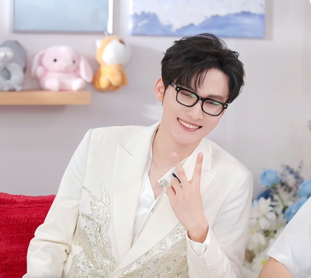 เสิ่นเห​วินห​ลาง​                           เจียงเหิง