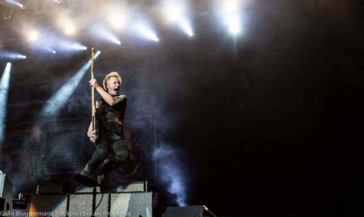 GDArgNation's tweet photo. Un día como hoy, pero hace 8 años, Green Day armaba una fiesta en el Estadio Vélez en el marco de su Revolution Radio Tour

Estuviste ahí? https://t.co/jwjmAhyGrO