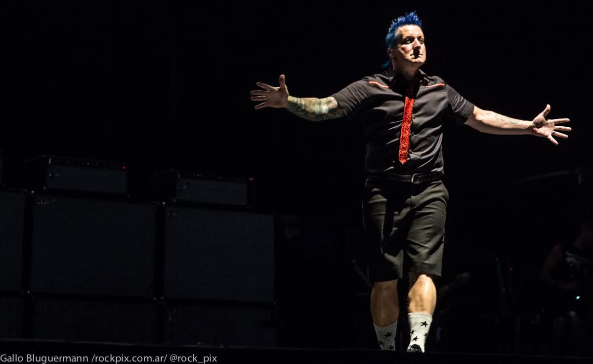 Un día como hoy, pero hace 8 años, Green Day armaba una fiesta en el Estadio Vélez en el marco de su Revolution Radio Tour

Estuviste ahí?