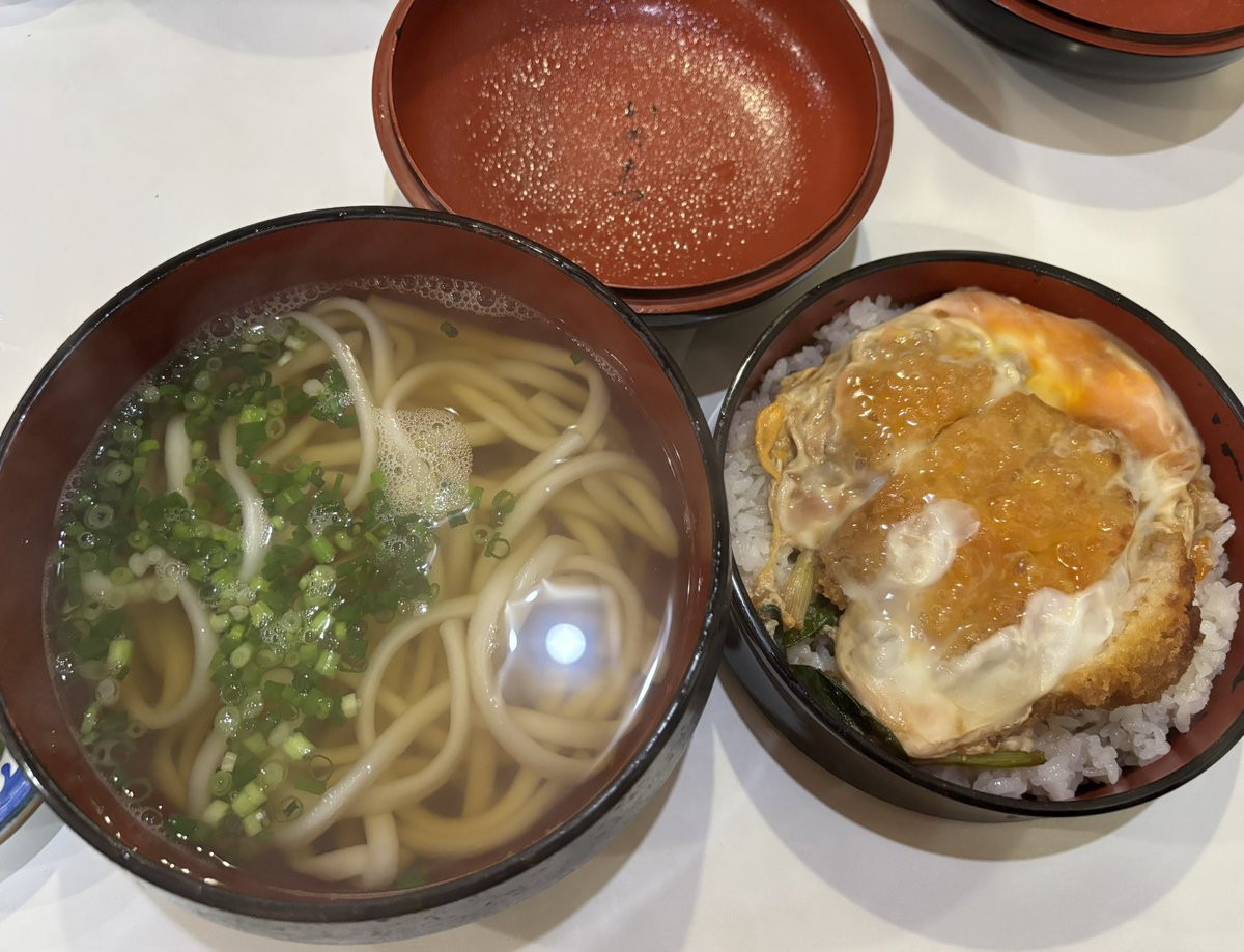 hirospeedball's tweet photo. 福岡は、うどんも主食です🤣（笑）

今日は体調悪くて１日２回もうどん食べました😆（笑）

#めん屋満月
#福岡
#福岡ラーメン
#福岡うどん
#い志まつ
#牧のうどん https://t.co/aIx7u0161b