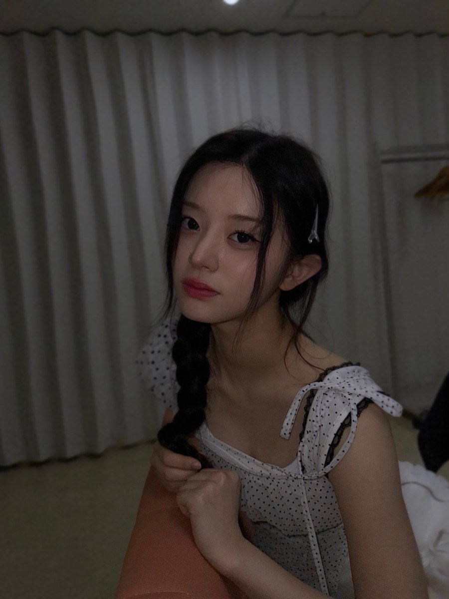 MinjuWeverse's tweet photo. 🐰📸 | 251110 https://t.co/F9SGZQ2Dj1