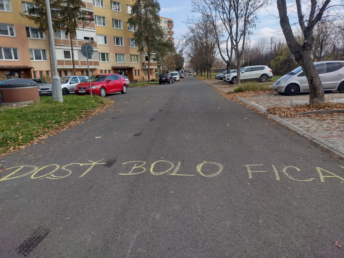 Mezitím na Slovensku mají milovaného vůdce čím dál větší zuby.