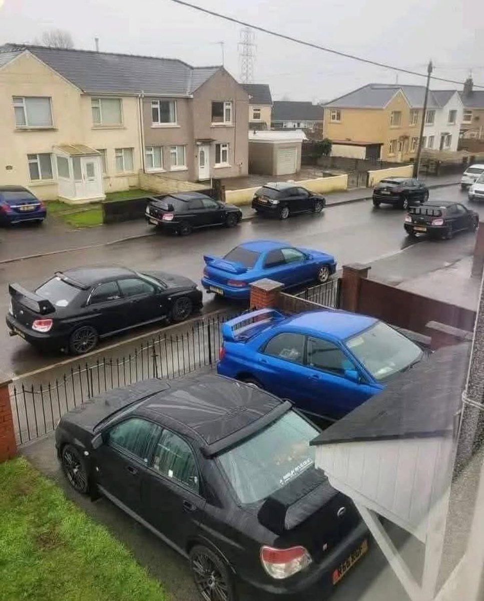 YoshimuraJDM's tweet image. &quot;Lo único malo de este barrio es que los vecinos son un poco ruidosos&quot;

El barrio en cuestión: