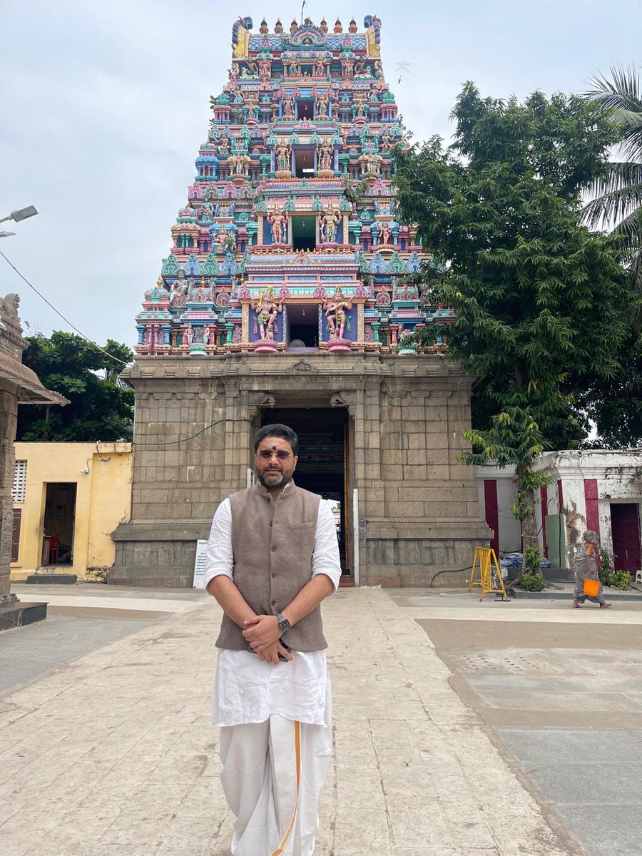 मारूंडेश्वर महादेव मंदिर, चेन्नई तमिलनाडु। सातवीं शताब्दी का यह प्राचीन शिव मंदिर रुग्णता से मुक्ति की आराधना का प्रधान स्थल है।
महादेव के मारुंडेश्वर स्वरूप को ऋषि अगस्त्य को विभिन्न जड़ी-बूटियों और पौधों के उपचारात्मक गुणों के बारे में शिक्षा देने वाला मानते हैं। मारुंडेश्वर
