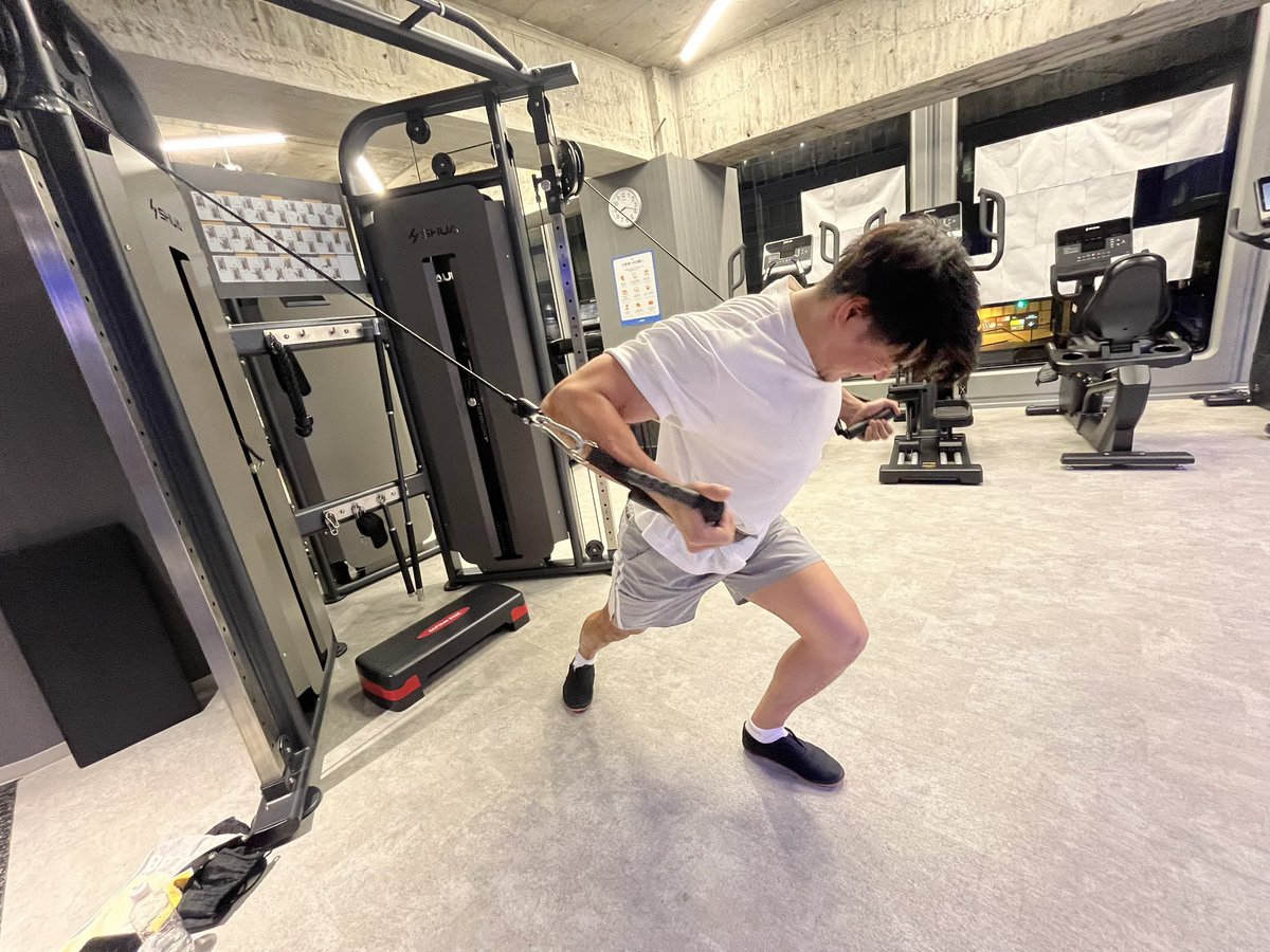 会社一の筋肉にパーソナルしてもらって、無事ﾀﾋにました
マジでちゃんと筋トレします(n回目)