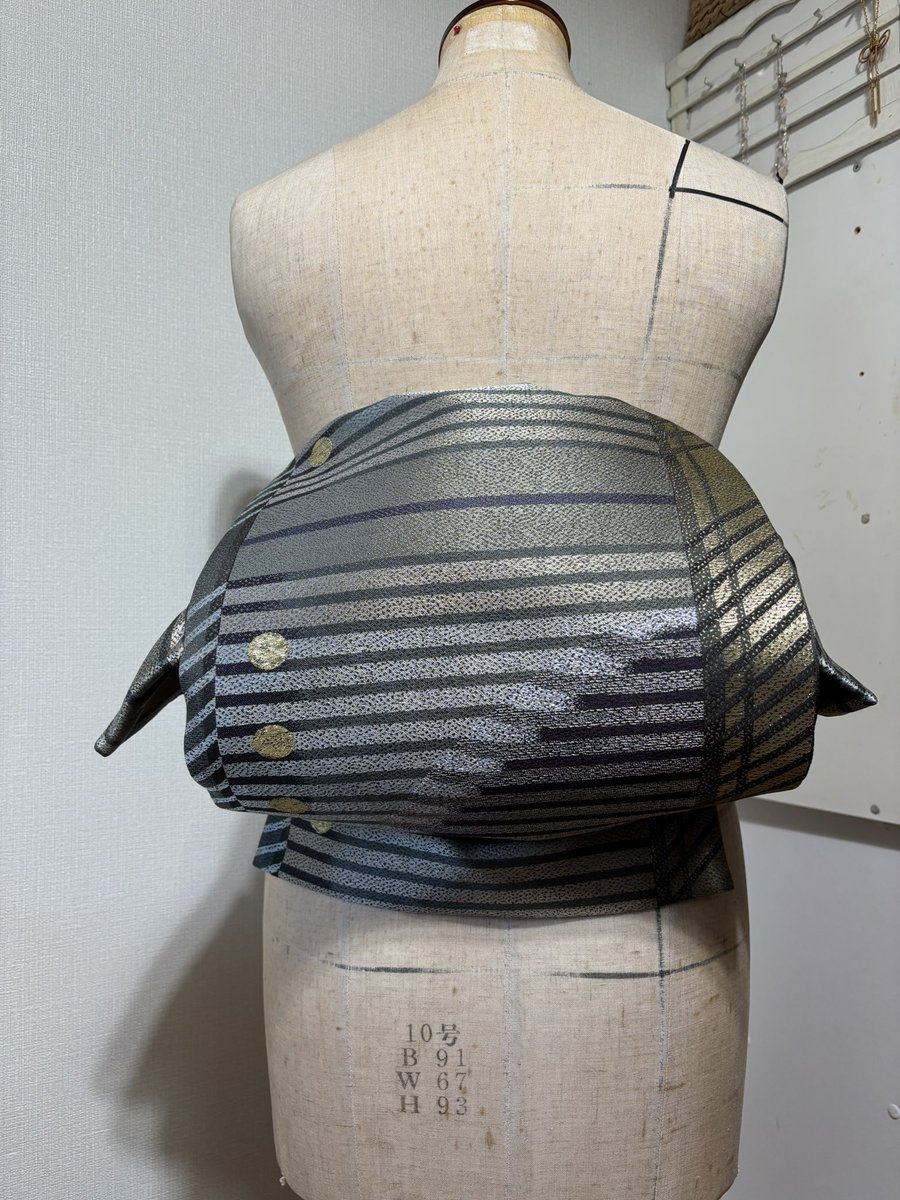 手の椅子　オブジェにいかがですか ぽにこ on X