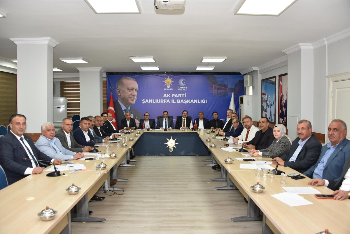 Yerel Yönetimler Başkanımız <a href="/av_vehbibeyaz/">Av.Vehbi Beyaz</a> başkanlığında, Belediye Başkanlarımız ve Belediye Meclis Üyelerimizin katılımlarıyla Büyükşehir Belediye Meclisi Kasım Ayı AK Parti Grup Toplantısını gerçekleştirdik.

Alınan kararlar ilimize ve hemşehrilerimize hayırlı olsun.