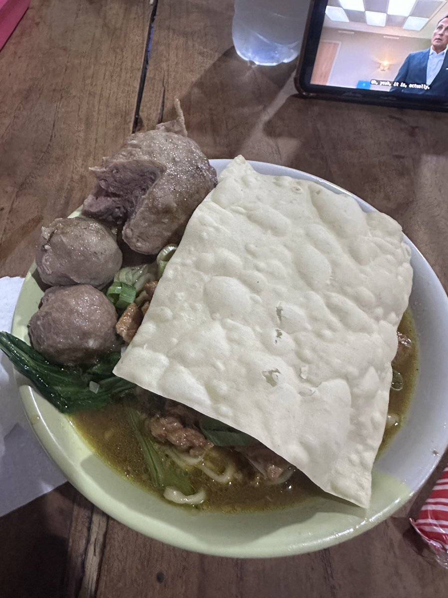 naluriii's tweet photo. gara gara #filmpangku…tp aku kangen mie ayam yang di Bandung yg mienya besar2 kaya udon, mie dikit, kuahnya banyak…persis kayak yg di film pangku. Di Jakarta belom nemuuuu https://t.co/CkR0PhRhHT