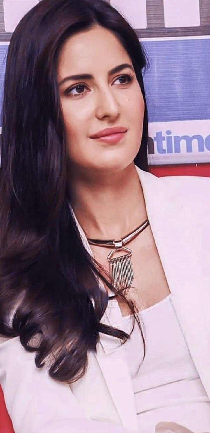 Katrina Kaif Beautiful Indian Actress | iiQ8 Entertainment Bollywood Actress