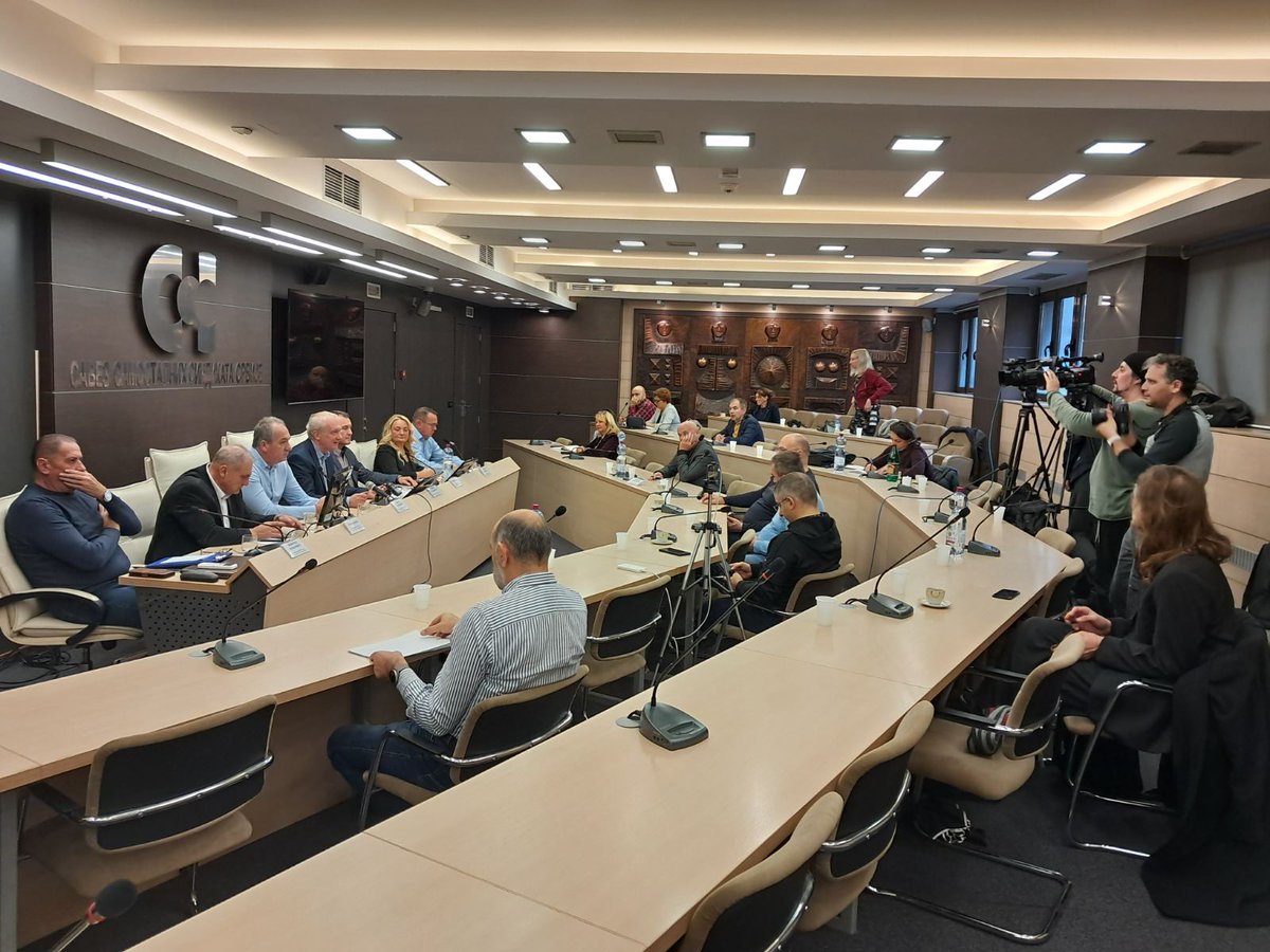 samostalnih's tweet photo. Sa javne sednice Veća SSSS 13. novembra ispred Vlade Srbije biće upućen poslednji poziv vlastima: počnite socijalni dijalog – ili sledi protest širom zemlje.

👉 Više na https://t.co/FvEnjyLBd4

#SSSS #SocijalniDijalog #Radnici #Protest #Srbija #Dostojanstvo #Sindikat #RadnaPrava https://t.co/AizTu744bK