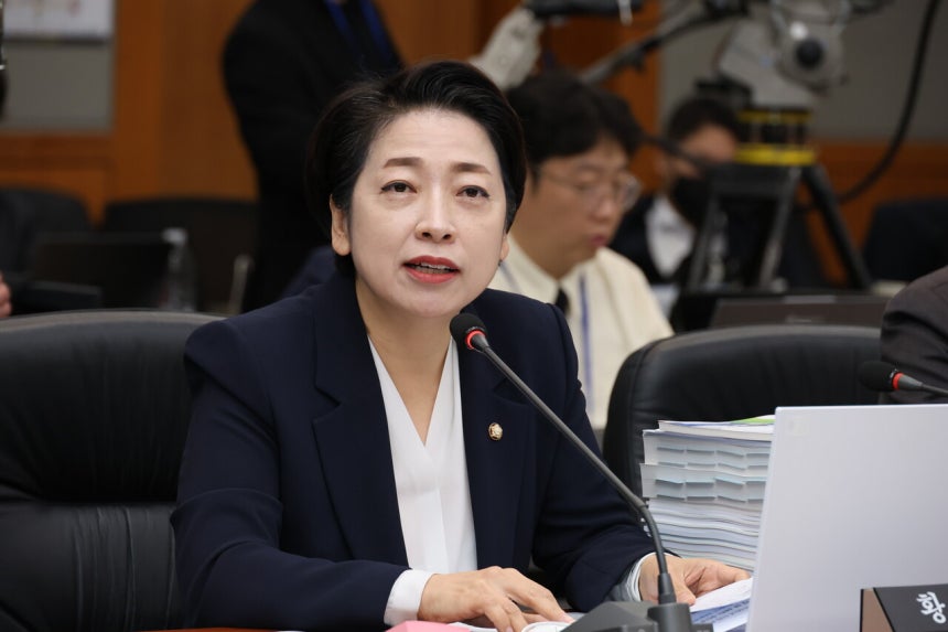 악성 사이버렉카, 이제 수익몰수 및 신원 제공 의무법이 발의되었습니다.
더민주 황정아의원. 응원합니다!😄