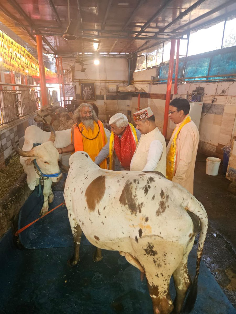 VHPDigital's tweet photo. विश्व हिंदू परिषद के अंतराष्ट्रीय अध्यक्ष मा आलोक कुमार जी ने अपने दिल्ली प्रवास के दूसरे दिन आज पूज्य 
महामंडलेश्वर स्वामी नवल किशोर दास जी महाराज, महामंडलेश्वर साध्वी विद्या गिरी जी महाराज,
पूज्य मुनि वत्सल जी महाराज एवं पूज्य संत ज्ञानेश्वर दास जी महाराज (अक्षरधाम), महंत राम मंगल दास जी (मयूर विहार) तथा पूज्य स्वामी धीरेंद्र पुरी जी महाराज (आईटीओ) से आत्मीय भेंट एवं संवाद हुआ।

पूज्य संतों के सान्निध्य में समाज जागरण, समाज में संस्कार, परिवारप्रबोधन, युवा जागरण तथा प्रबोधन, बाल संस्कार और सेवा कार्य जैसे विषयों पर चिंतन हुआ।