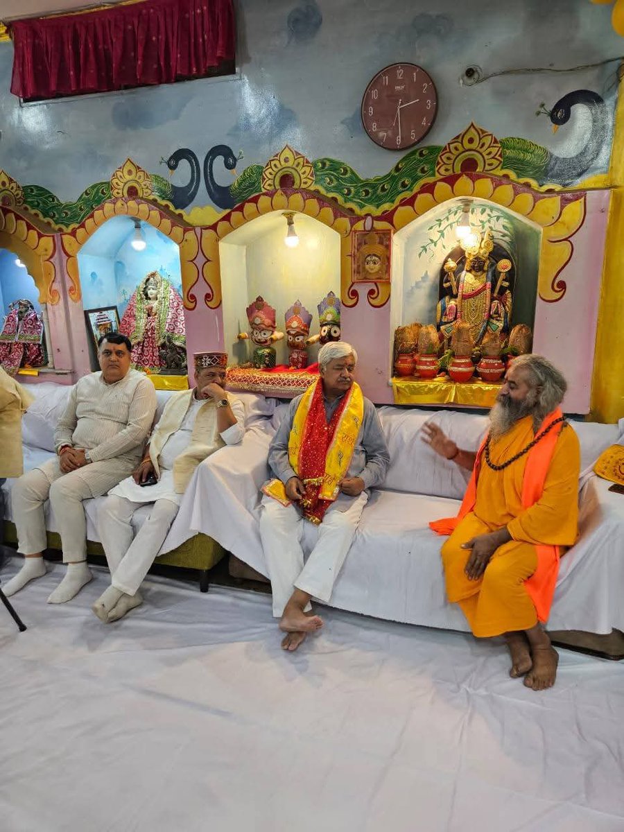 विश्व हिंदू परिषद के अंतराष्ट्रीय अध्यक्ष मा आलोक कुमार जी ने अपने दिल्ली प्रवास के दूसरे दिन आज पूज्य 
महामंडलेश्वर स्वामी नवल किशोर दास जी महाराज, महामंडलेश्वर साध्वी विद्या गिरी जी महाराज,
पूज्य मुनि वत्सल जी महाराज एवं पूज्य संत ज्ञानेश्वर दास जी महाराज (अक्षरधाम), महंत राम