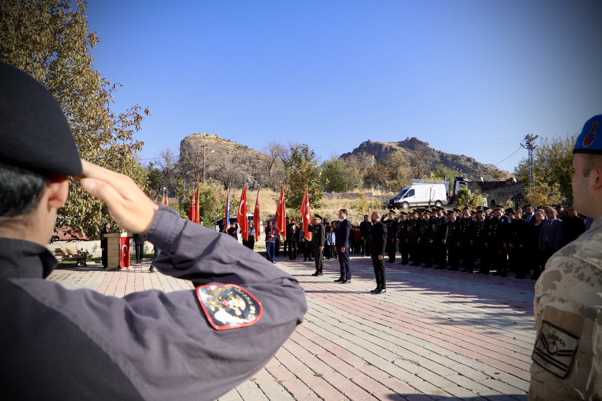 10 Kasım Atatürk’ü Anma Günü 🇹🇷

Cumhuriyetimizin kurucusu Gazi Mustafa Kemal Atatürk, aramızdan ayrılışının 87. yıl dönümünde ilçemizde düzenlenen törenlerle anıldı.