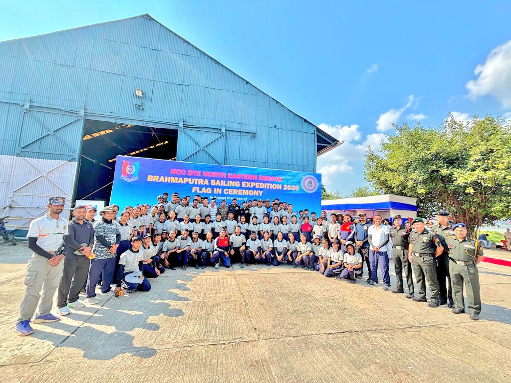 prodefgau's tweet photo. The Brahmaputra Sailing Expedition 2025, conducted by NCC Directorate NER as part of #MENU25, culminated today with a grand Flag-In Ceremony presided over by Maj Gen Anurag Vij, ADG, NCC Dte NER.
Boat manoeuvres & the NCC Band’s stirring Vande Mataram tune marked the finale! https://t.co/X0YsYul3AL
