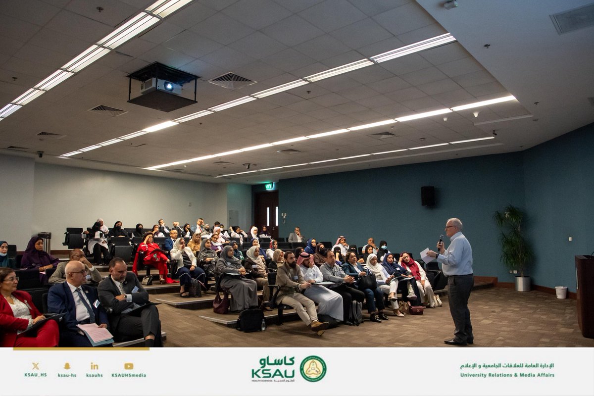 KSAU_HS's tweet photo. في إطار سعي #كاساو لتعزيز مكانتها الأكاديمية والبحثية على المستويين الإقليمي والدولي، أعلنت عمادة الدراسات العليا في المدينة الجامعية بجدة عن تعاونها مع الكلية الملكية لأطباء النساء والتوليد (RCOG) في المملكة المتحدة لإنشاء مركز امتحانات رسمي تابع للكلية داخل الحرم الجامعي، يتيح إجراء الاختبارات المهنية المعتمدة دوليًا.

وتسهم هذه المبادرة في دعم برامج التدريب الطبي، ورفع كفاءة الكوادر الوطنية، وتعزيز مكانة الجامعة كمركز علمي رائد على المستويين الإقليمي والدولي. كما يأتي هذا التعاون ضمن جهود كاساو لتوفير بيئة تعليمية متكاملة تدعم تدريب وتأهيل الكوادر الطبية المتخصصة وفق أعلى المعايير العالمية، بما يسهم في رفع مستوى الكفاءة المهنية للممارسين الصحيين في مجال طب النساء والتوليد.