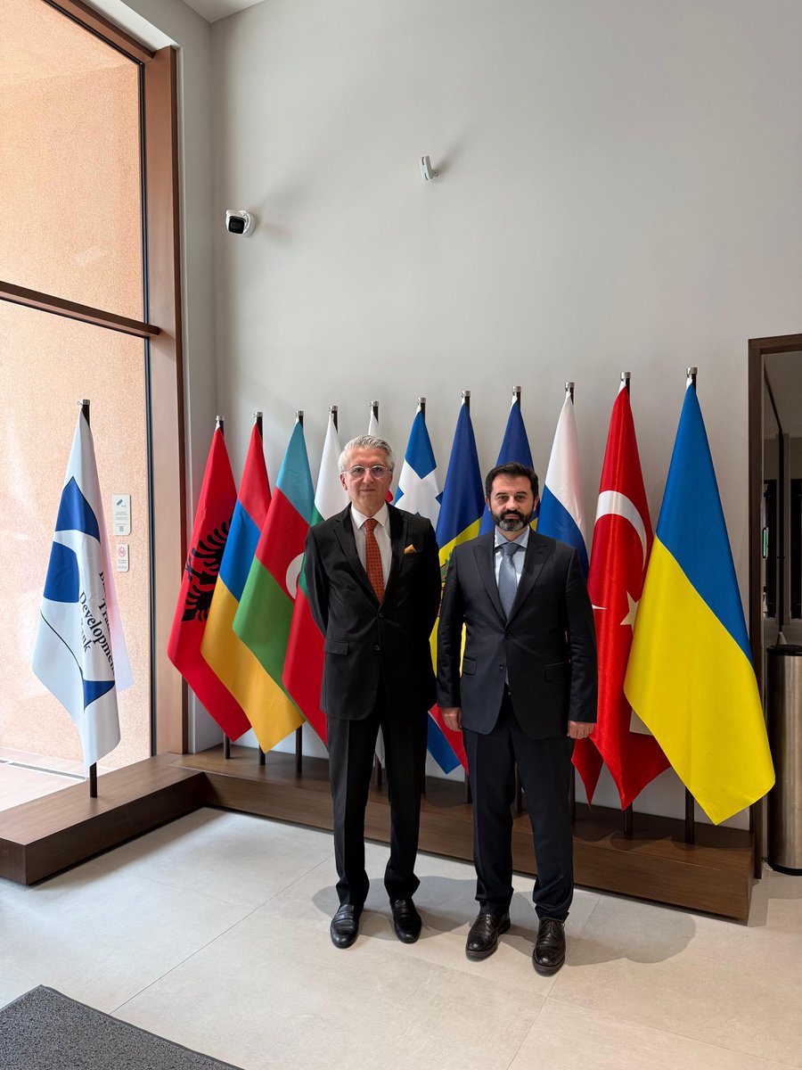 BSTDB's tweet image. A great honour for our President Dr. Köksal to welcome H.E. Mr. Çağatay Erciyes, Ambassador of Türkiye to Greece, at our HQ today.
Productive discussions on strengthening cooperation to support 🇹🇷’s economic development, focusing on infrastructure, transport, manufacturing &amp;amp;…