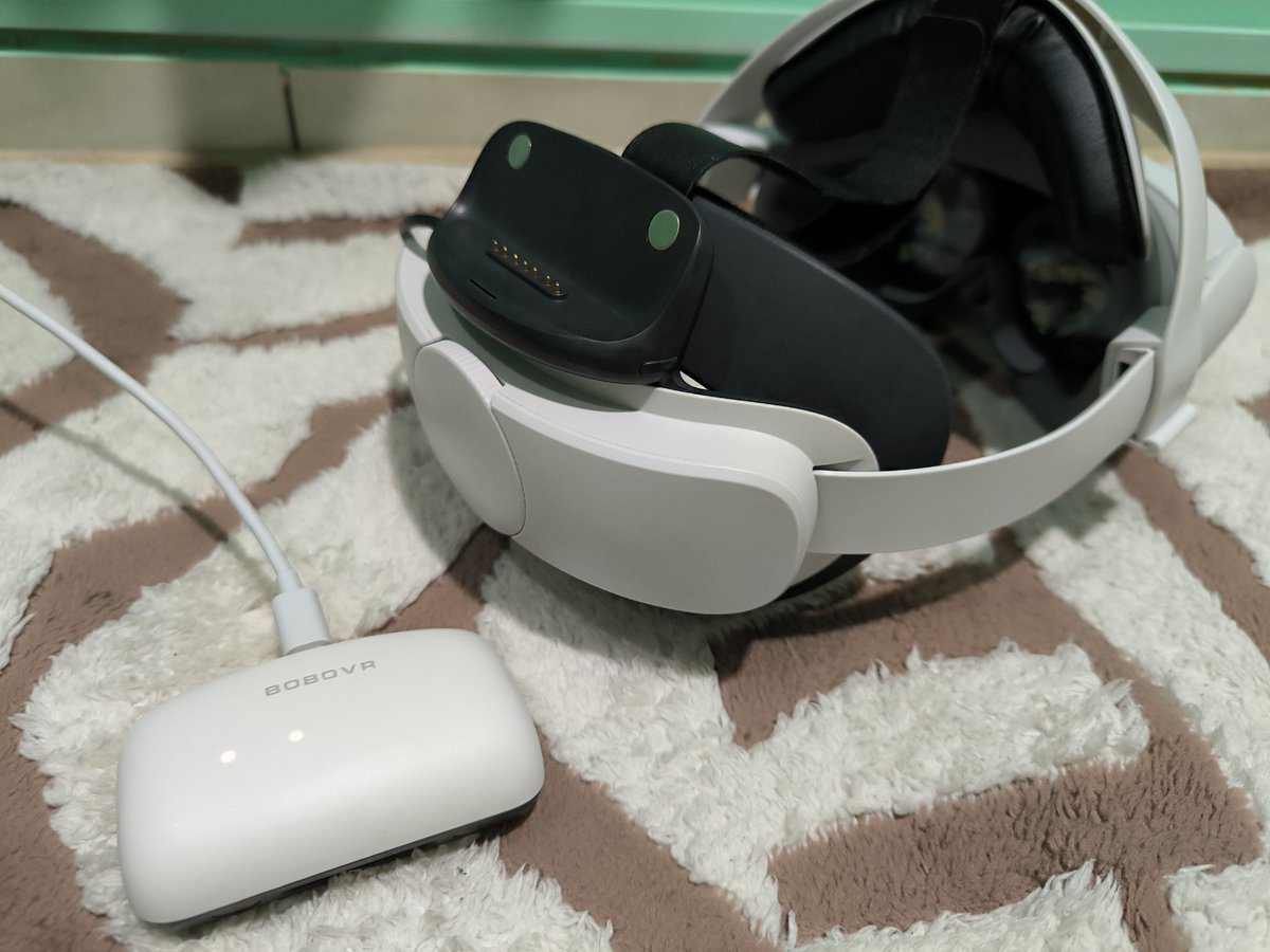 zakarealism's tweet image. BoboVR B100 バッテリー感想。バッテリー3時間4時間くらいあとは、pico4 ultra 1:30-2時間くらい. 充電には3時間かかります. 充電ドックを購入すれば1時間で充電できます.

#pico4 #bobovr