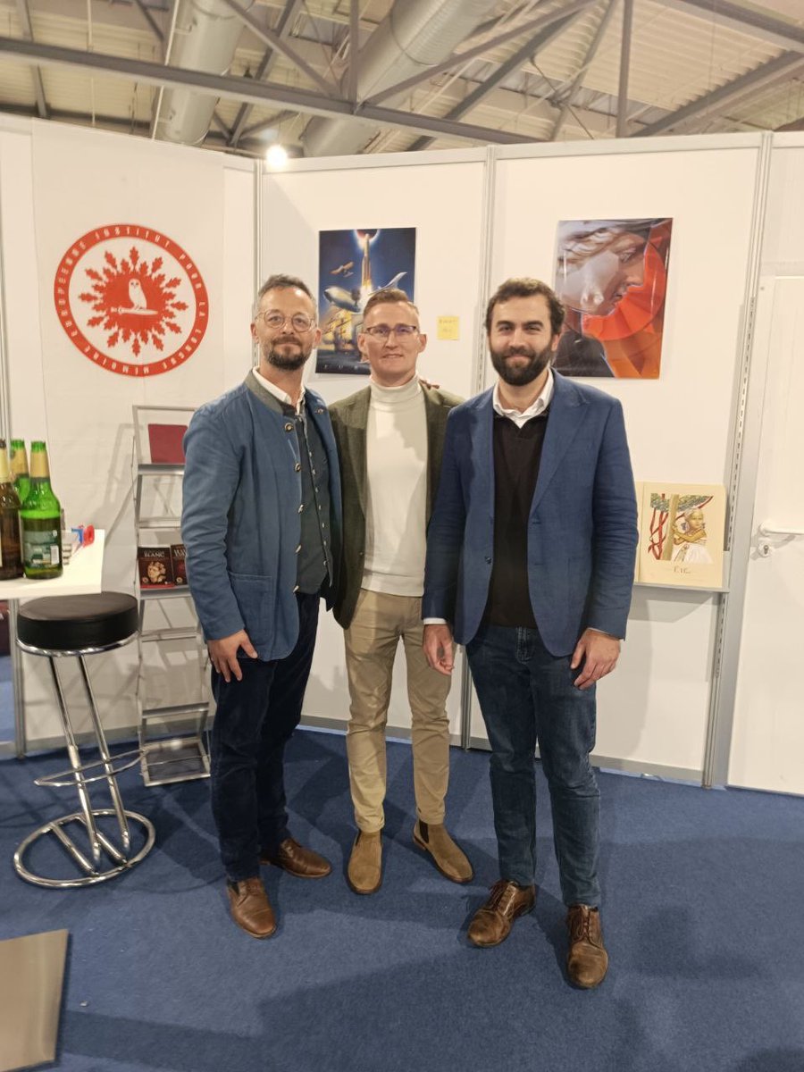 benedikt_kaiser's tweet image. Ein schönes Wiedersehen: Der französische Partner von @Jungeuropa_2016, das @InstitutILIADE, war bei @AlleNachHalle mit @RomainEvenement und dem Philosophen @EgoNon3 vertreten.

Wenn alles gut läuft, erscheint mein Buch „Der Hegemonie entgegen“ im Frühjahr 2026 auf Französisch!🇫🇷