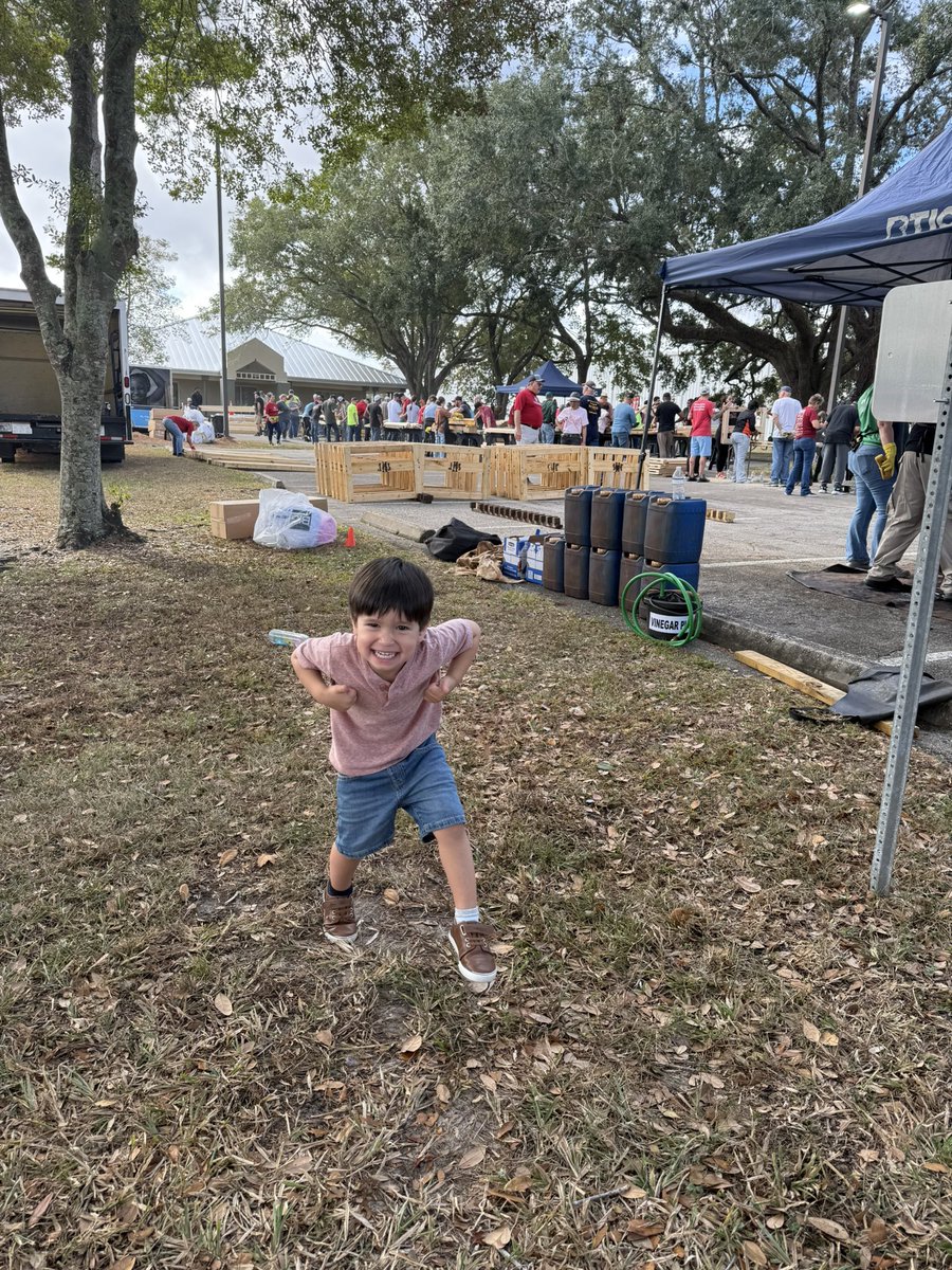 Great weekend service project sponsored by  <a href="/Kiwanis/">Kiwanis</a> and <a href="/DISCVillageInc/">DISC Village, Inc.</a> ! 40 beds built for kids in the community with Sleep in Heavenly Peace. Shoutout to <a href="/fladjj/">FL Juvenile Justice</a> Secretary and <a href="/FJJAssociation/">FJJA</a>’s <a href="/chris_minor10/">Christian Minor</a> for coming out to support. #kidsneedKiwanis