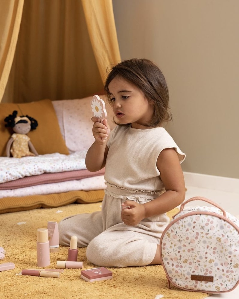 logopedicum's tweet image. Fomenta el juego, la imaginación y el lenguaje estas Navidades 🎄 con nuestros juguetes 🎁  para peques de 3-6 años 🤩

Descúbrelos en 👉 mundologopedicum.com/para-saber-mas…

#IdeasDeRegalo #Logopedicum #Navidad #JuguetesEducativos