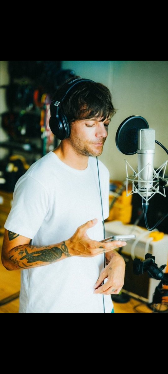 Yes, truer words are never spoken 🫶
This is what we should talk about rather then all the other crap.
I said this so often in my posts and I know I sound like a broken record but it couldn't been said enough.
Louis' voice is truely something special. There're so many artists out