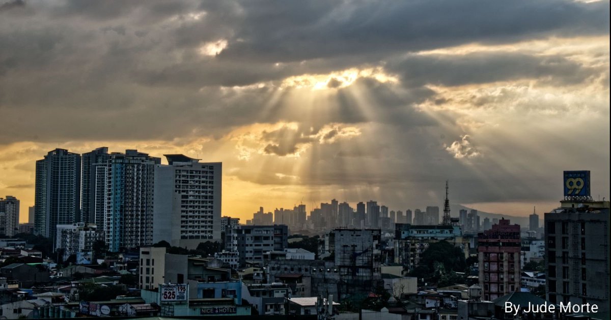 What moment from last month still lingers in your mind?
This golden hour #dusk w/ #sunrays in #QuezonCity , #Philippines 🇵🇭 

Pls. share &amp; tag a fellow photographer to pass it on
Let’s build a gallery of memory &amp; light

<a href="/SiKImagery/">SiK Imagery</a>

#PhotographyChallenge #fujifilmxm5