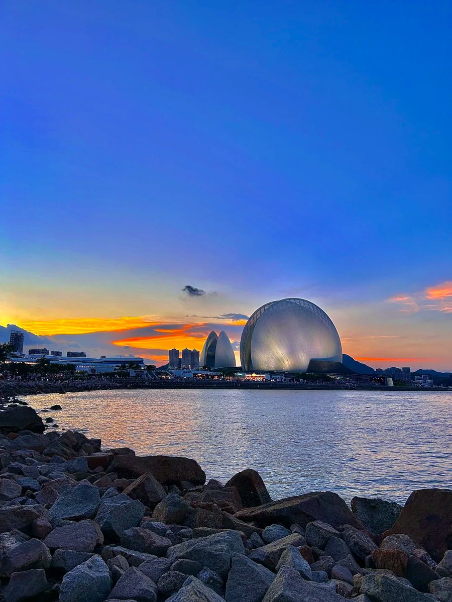 Kevv_h's tweet image. 珠海日月贝的日落真的鲨疯了！！
好美啊😍  #治愈系日落 #日落爱好者 #日落 #晚霞 #珠海拍照 #珠海旅游 #日月贝 #日落后出发 #晚霞收集者