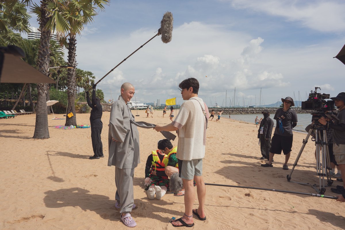 showboxmovie's tweet image. 그저 촬영 현장 비하인드 스틸인데
왜 제 주변이 화사해지는거죠?🌷➰

&amp;lt;퍼스트 라이드&amp;gt; 유쾌한 케미를 담은
📸 현장 비하인드 스틸 대.공.개

&quot;온가족이 즐길 수 있는 무해한 영화 탄생!&quot;
✈️  &amp;lt;퍼스트 라이드&amp;gt; 극장에서 #절찬상영중 🩵

#퍼스트라이드 #남대중감독
#강하늘 #김영광 #차은우 #강영석…