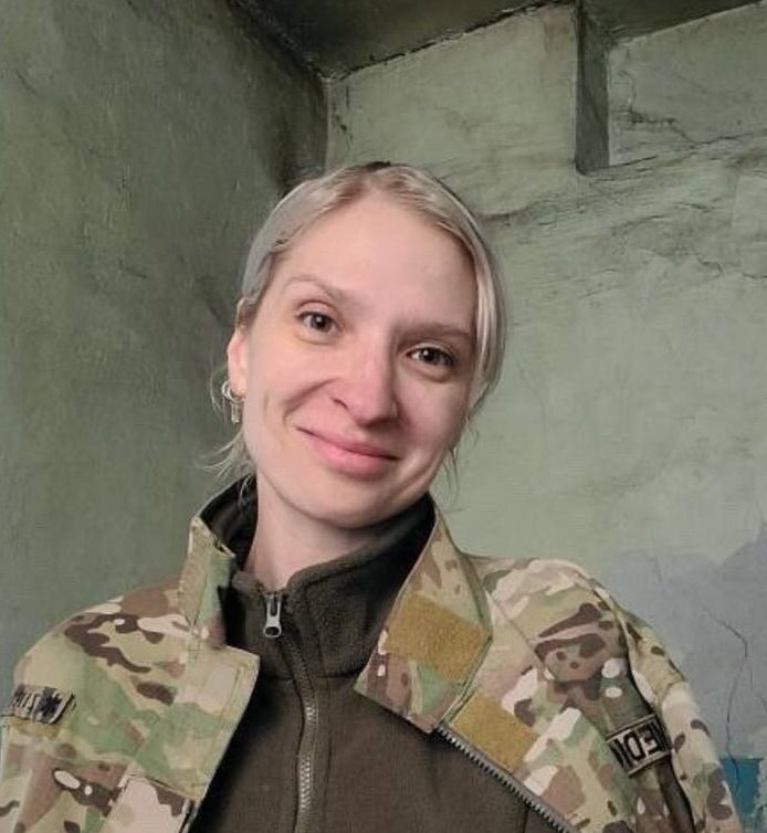 Zirka (fr: étoile), a Russian fighter alongside Ukrainians: 

"I'm not shooting at compatriots, but against rapists and assassins"

Resist in Russia. This former art embroiderer decided to take up arms two years ago alongside the Freedom of Russia Legion <a href="/legion_svoboda/">"Freedom of Russia" Legion</a>.
 
For a