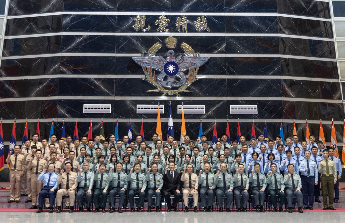 MoNDefense's tweet image. On the eve of #Taiwan’s Doctors’ Day, Minister of National Defense Wellington Koo presided over the 2025 #ROCArmedForces Outstanding Military Medical Personnel and Medical Service Units Awards Ceremony, presenting awards to the honored units and individuals.