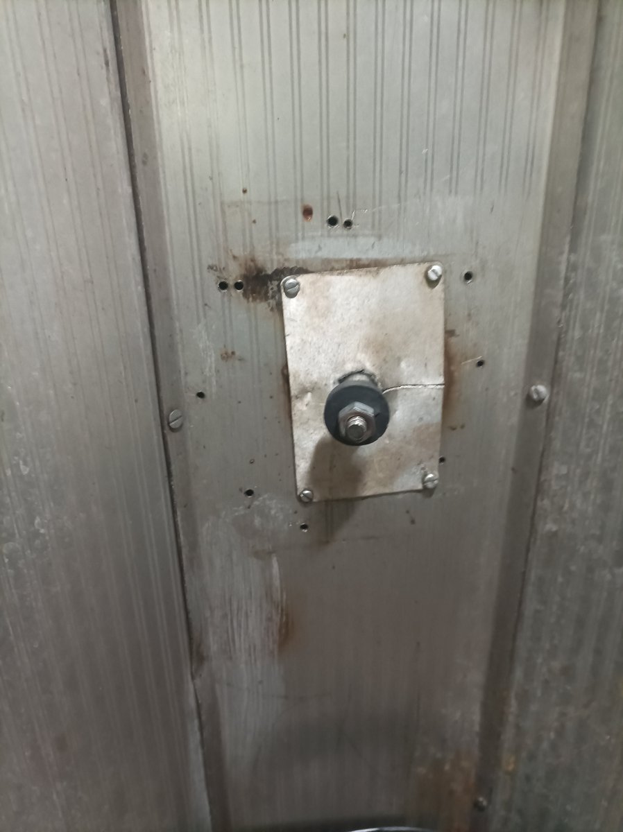 pollachisatya's tweet photo. How do passengers use the flush button after using the loo in 2A coach. On board 22652 bound for Chennai. @RailMinIndia @railmadad @southernrailway https://t.co/IWQoWURv8d