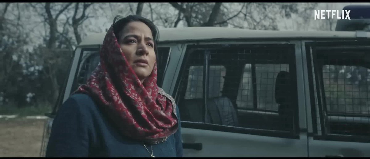 DrKumarVishwas's tweet image. फ़िल्में ना के बराबर देखता हूँ।जिन फ़िल्मों में गीत-संवाद रचे उन तक को बहुत बाद में देखा। पर कल रात @AdityaDharFilms की बारामूला देखी।डर, जुगुप्सा, ग्लानि व सात्विक क्रोध के ज्वार-भाटे में डूब कर।आँख भर-भर आई।दो बार फ़िल्म पॉज़ करनी पड़ी। शिंड्लर्स-लिस्ट देखते वक़्त जो दर्द दूर…