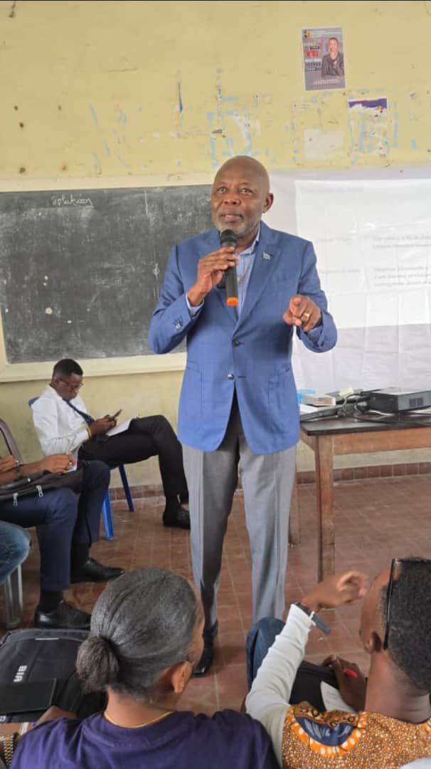 L’enseignement est une passion pour le Pdt <a href="/VitalKamerhe1/">Vital Kamerhe</a>.

Bonne reprise des cours cher Professeur <a href="/VitalKamerhe1/">Vital Kamerhe</a>, contribuer à la formation des étudiants est une grande contribution pour le développement de la Nation et une semence productive dans le capital humain.

<a href="/JolMongu2/">Prés. Joël MONGU</a>