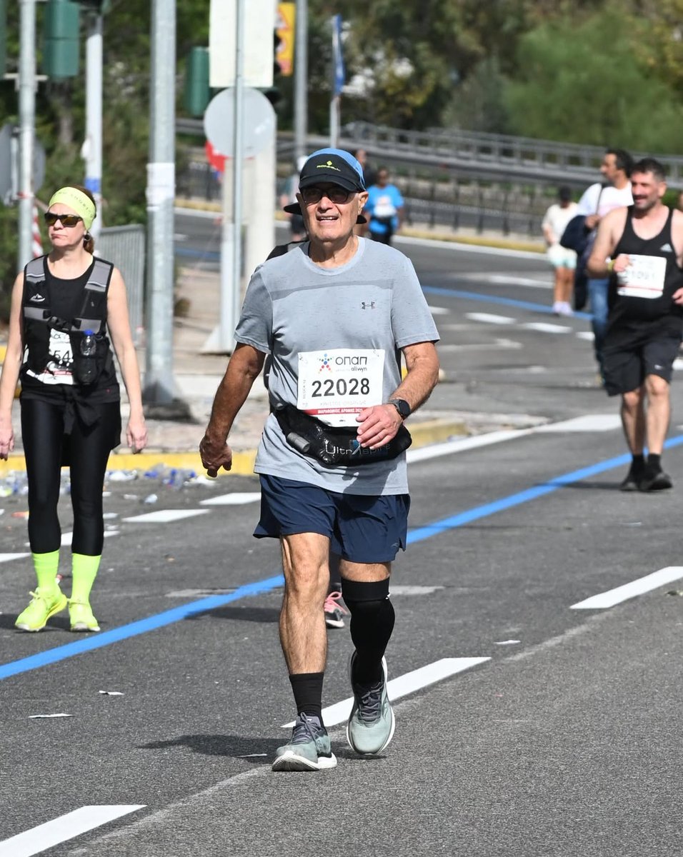 LampDim's tweet image. Είναι ο πατέρας της Δήμητρας Ιορδανίδου (και του Γιώργου)  αθλήτρια με αρκετές διακρίσεις σε πανελλήνιο και διεθνές επίπεδο και δρομέα μεγάλων αποστάσεων.
Η κοπέλα έχασε την ζωή της όταν διερχόμενο φορτηγό όχημα την παρέσυρε με το ποδήλατο της στην Θεσσαλονίκη το 2011