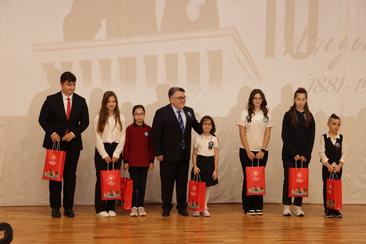 📍 Zonguldak Bülent Ecevit Üniversitesi Sezai Karakoç Kültür Merkezi

İl Millî Eğitim Müdürlüğümüzce düzenlenen "Atatürk'ün İzinde Aydınlık Yarınlar" temalı resim, "Atatürk'ün Ardından Sensiz Ama Seninle" temalı şiir ve "Atatürk'ün Fikirleriyle Geleceğe Yürümek" temalı