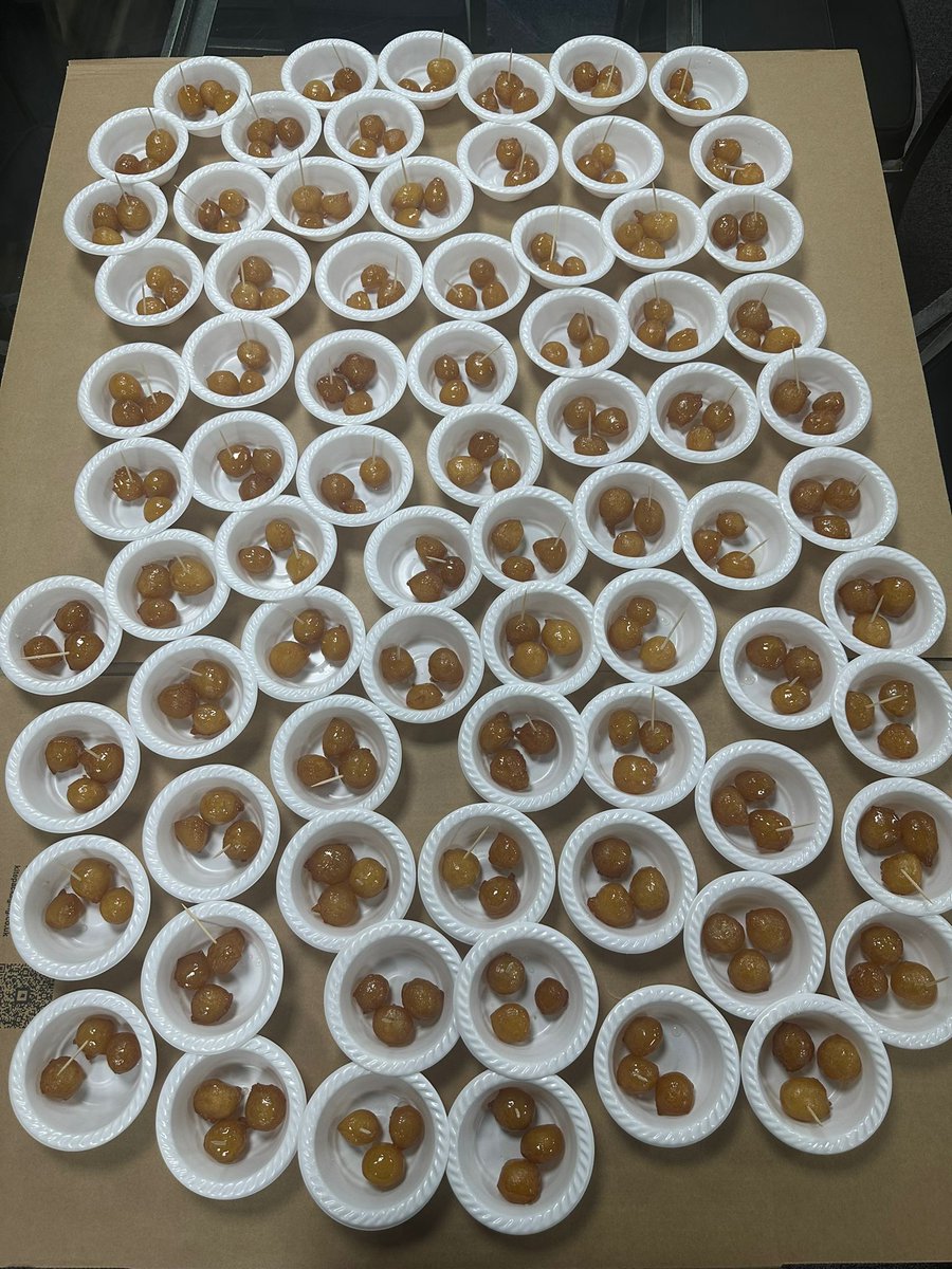 İş yerimizde Atamızın ruhuna lokma dağıttık. Vatanımız için canlarını veren tüm şehitlerimizin ruhuna El Fatiha.