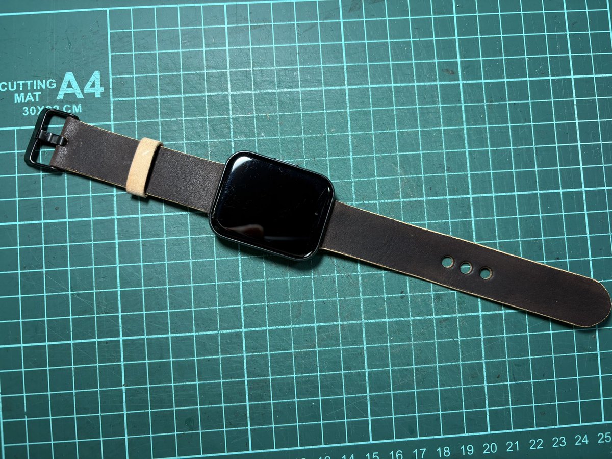 versionA20XX's tweet image. スマートウォッチのベルトを新たに作り直した😁