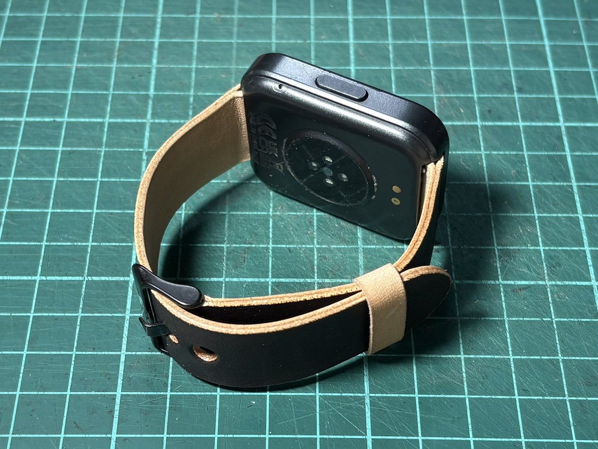 versionA20XX's tweet image. スマートウォッチのベルトを新たに作り直した😁