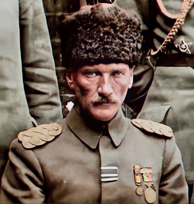 Çok iyi biliriz ki Atatürk ile sorunu olanın Türklükle sorunu vardır. Ya işgalcilerin işbirlikçisidir ya da ruhen köksüzdür. Meydanı boş sanmayın; Türk milleti unutmamıştır. Türklerin son kağanı, Başbuğ Atatürk ilelebet hatırlanacaktır. #10Kasım