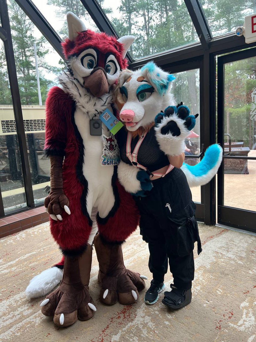 AQF 2025 🆚 2024
It is always a pleasure running into the tallest bird ever!!! ❤️<a href="/ZeffinBird/">Zeffin 🔜 AQF</a>