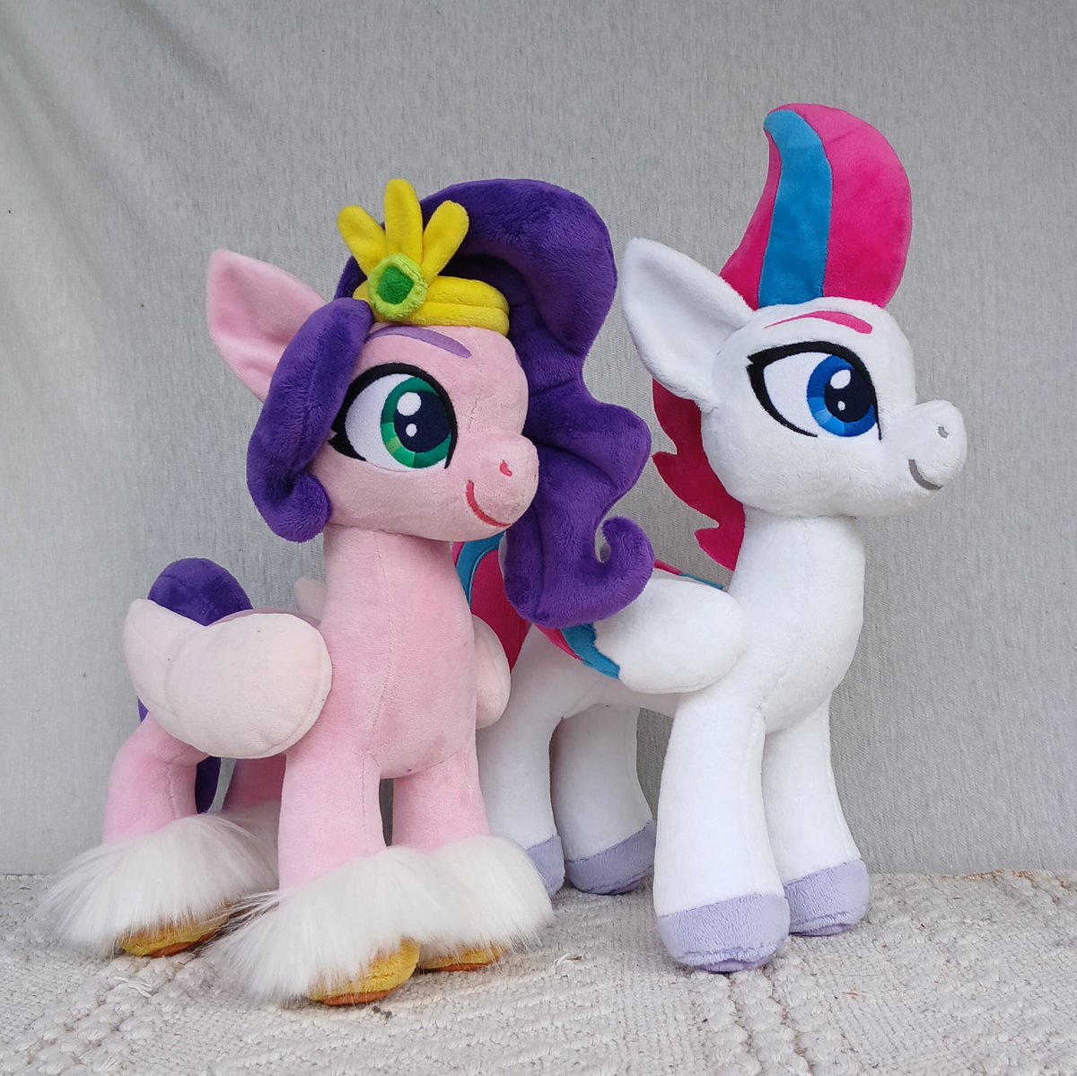 acylius's tweet image. Royal Sisters from G5. 
#mlp #mylittlepony #mlpg5 #g5 #plush #plushie #brony #zipp #pipp #princess