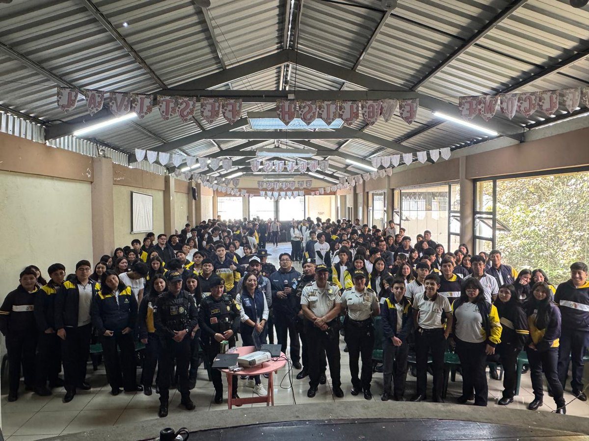secretariasvet's tweet image. 💻 En San Pedro Sacatepéquez, San Marcos, compartimos con 250 adolescentes del Colegio Santa Ana una charla sobre ciberdelitos y sus consecuencias.

Con apoyo de la UPCV y PNC, promovemos el uso responsable y seguro de la tecnología. 💜

#SVET #Prevención #ModoDigital #SanMarcos